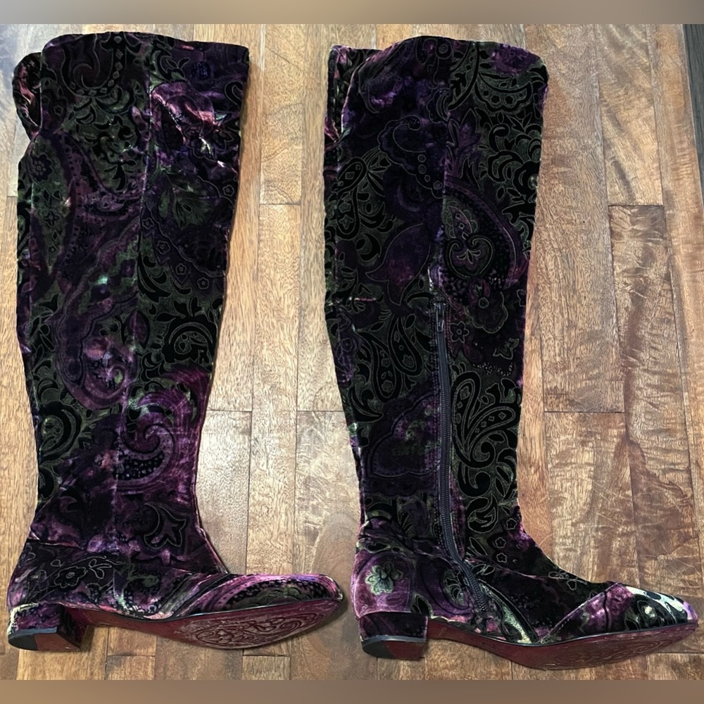 Born Crown Women’s boots size 9 / 40.5